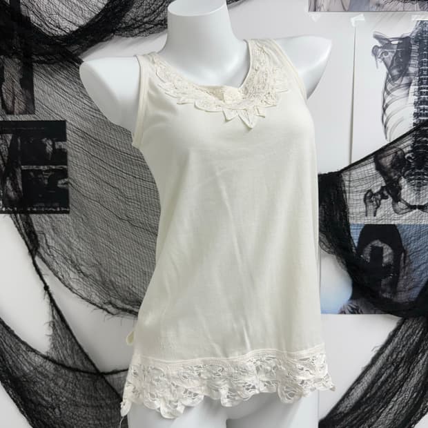Lace detailed ivori camisole 