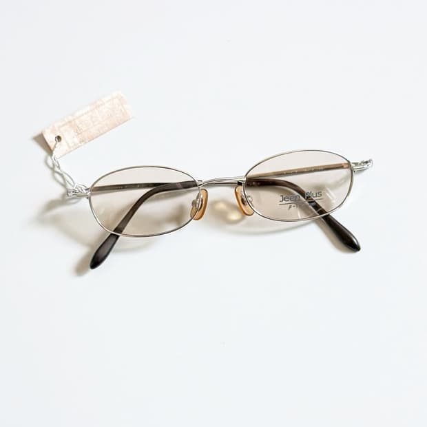 Jeep Plus 실버 티타늄 슬림 오벌 프레임 빈티지 틴트 안경
