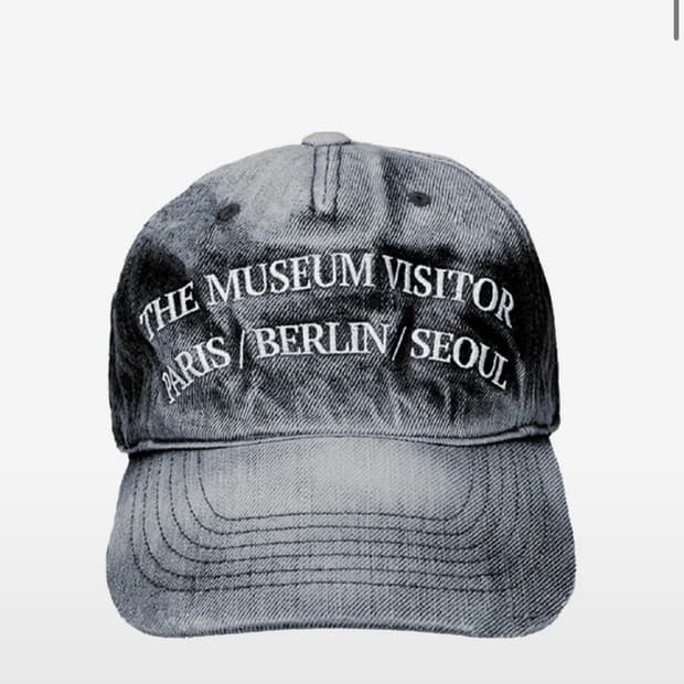 더뮤지엄비지터 데님 볼캡 워시드 블랙
