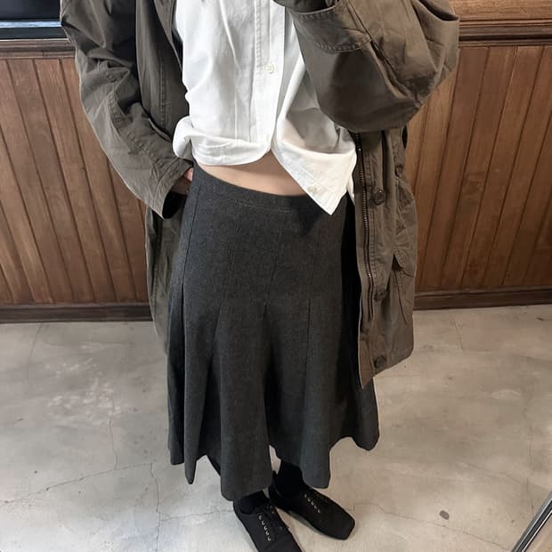 BURBERRY LONDON gray pleated skirt