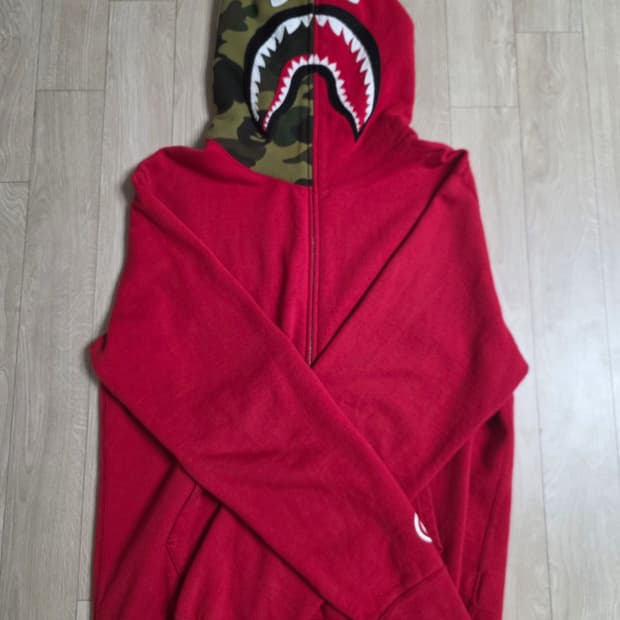 베이프 샤크후드 레드 카모 반반 후드집업