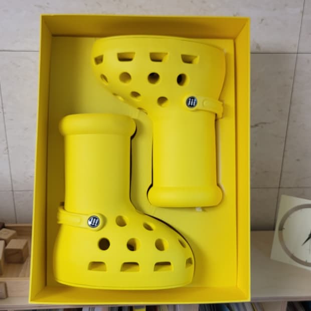 MSCHF 미스치프 X 크록스 빅 엘로우 부츠 10사이즈(280)