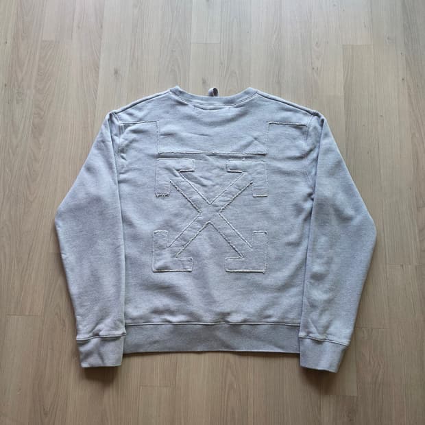 [xl,새상품급]오프화이트 애로우 자수 맨투맨 