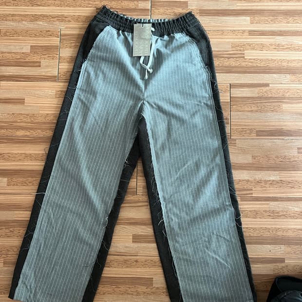 폴리수엠 스트라이프 팬츠