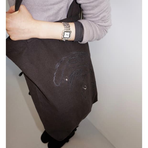 be.sen3ai piercing print shoulder bag