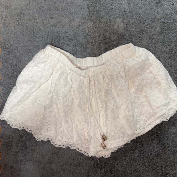 화이트 레이스 우드 풀밴딩 모리걸 숏팬츠 반바지