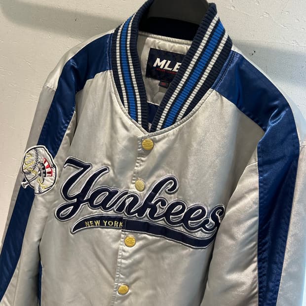 MLB New York Yankees Silver Jacket