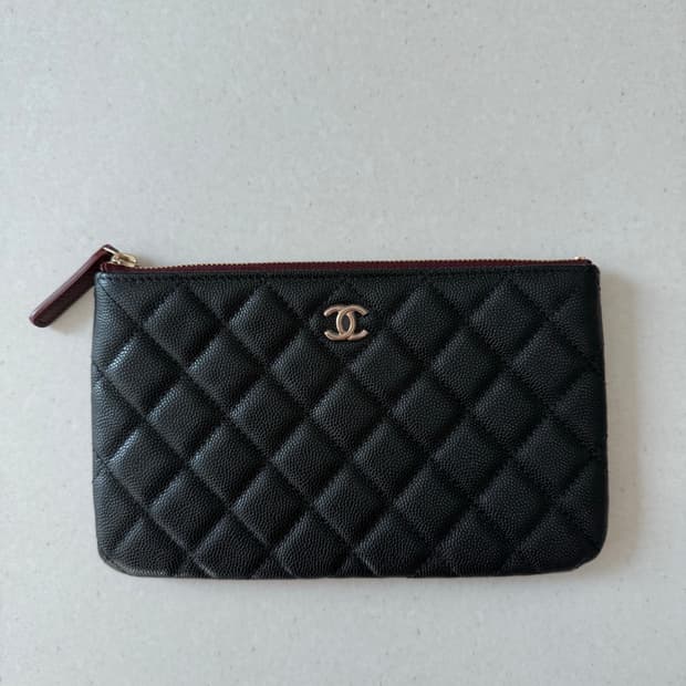 샤넬 클래식 캐비어 지퍼 클러치 스몰 블랙