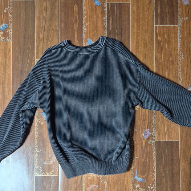 [M]어반스터프 피그먼트 워시드 벌룬 니트 챠콜