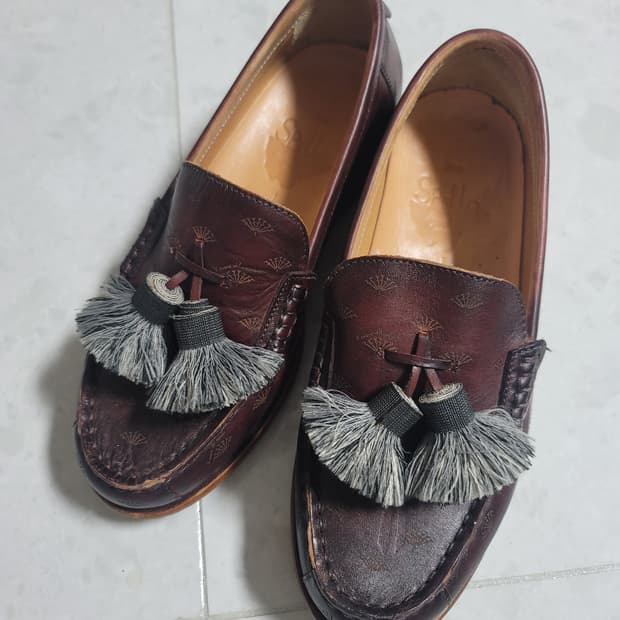 spello 해외명품 테슬 로퍼 235사이즈 상태굿
