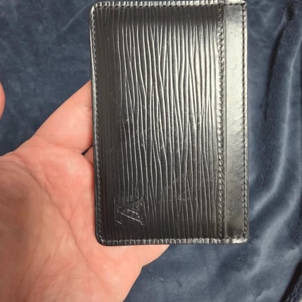 루이비통 에피 카드지갑