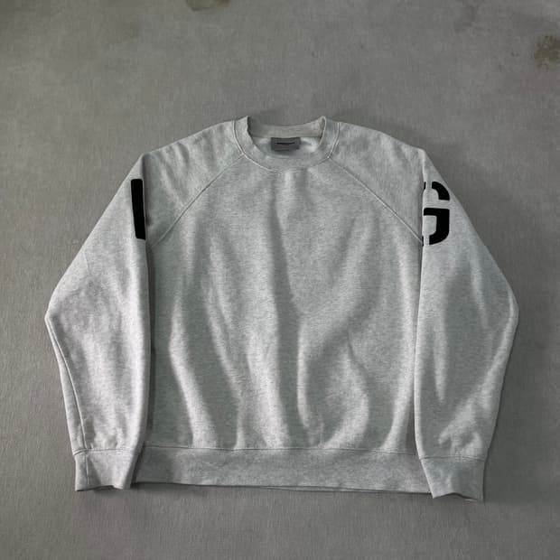 100 피오갓 에센셜 사이드 FG로고 맨투맨 