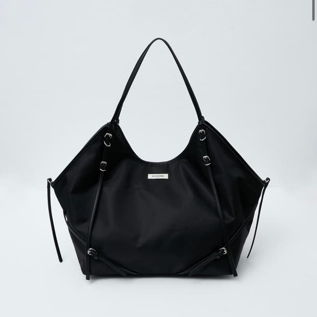 헬레네파리스 코니 벨티드 빅 숄더백 나일론 블랙