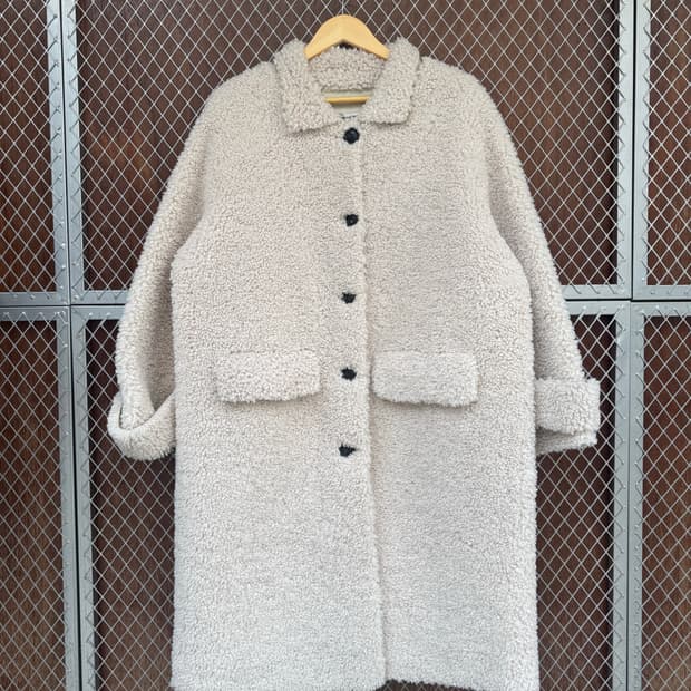 언앤써드미스테리 가죽 뽀글이 롱 덤플 코트 F