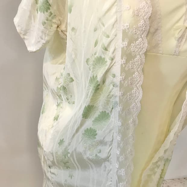 오리엔탈 백예린깔 패턴 로브