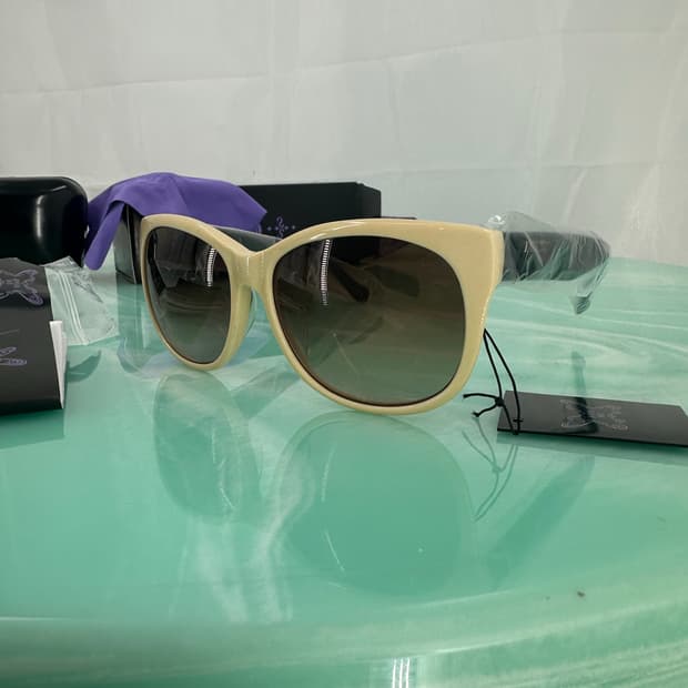 [새상품 무료배송] 안나수이 Made in Italy 선글라스