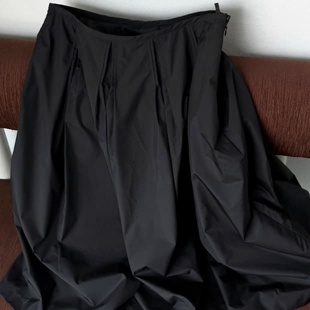 Washed fabric design tuck pleated  skirt