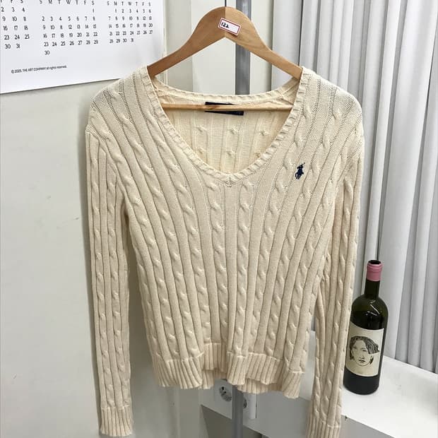 폴로 브이넥 케이블 니트