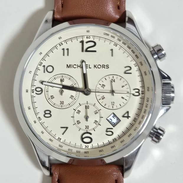 마이클 코어스 크로노그래프, 타키미터 베젤 남성시계