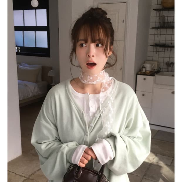 무디배디 넛츠 단추 맨투맨 민트