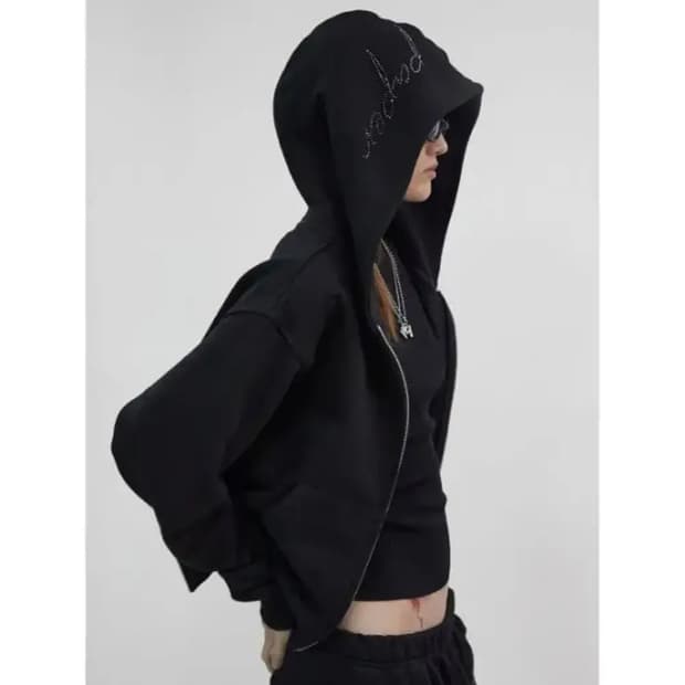 홀페이퍼 기모 안김의 블랙 후드집업 큐빅