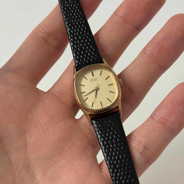 1980s Gold Oval Case Ladies Quartz