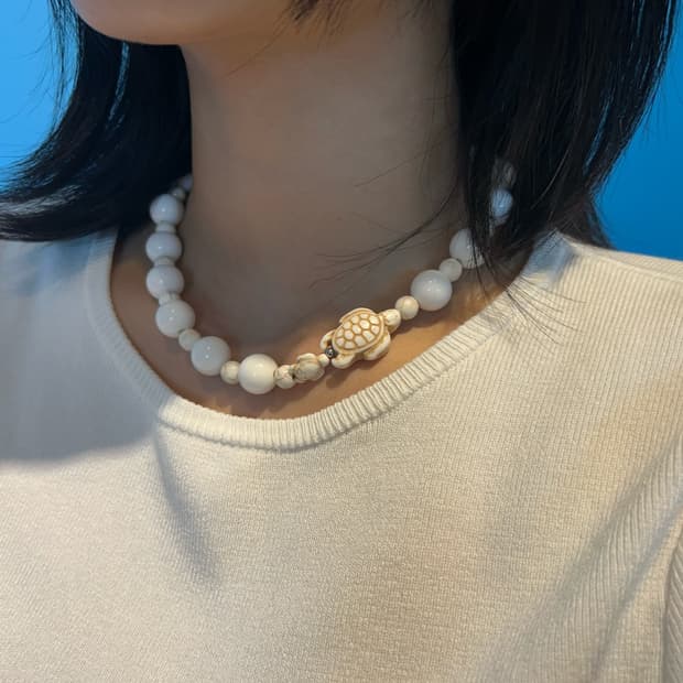 White turtle necklace 