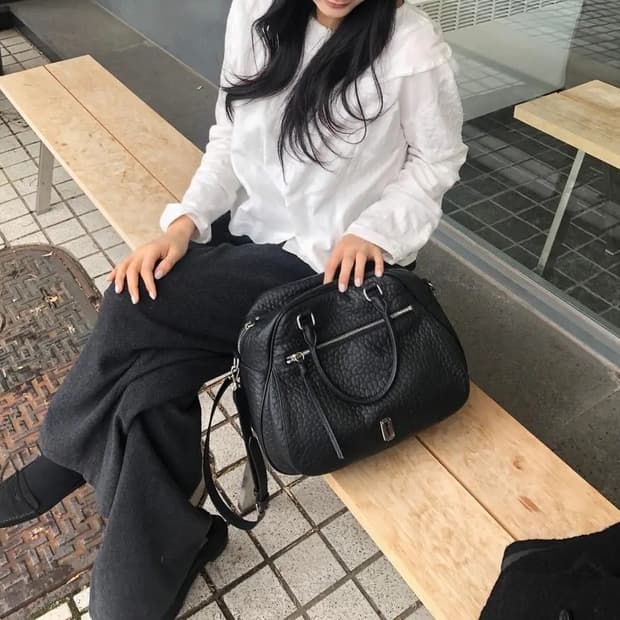 분크 하프문 배기 토트 미듐 블랙