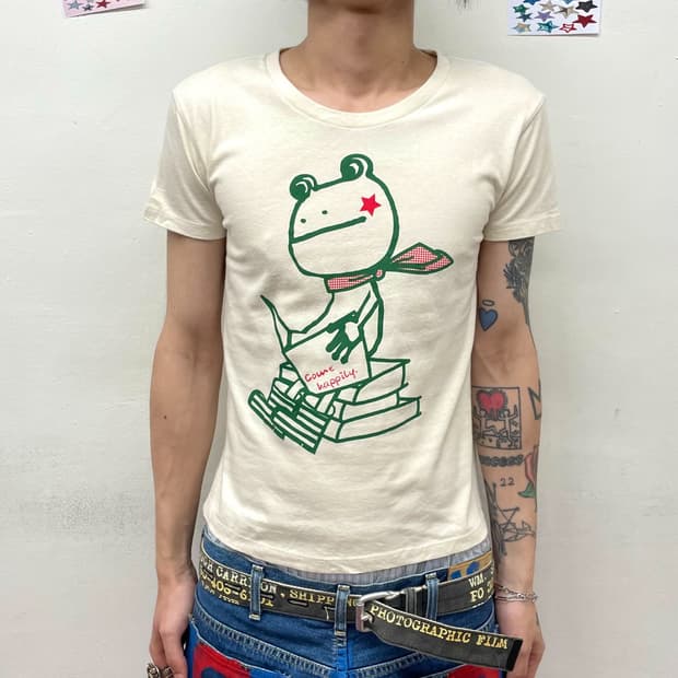 Frog book scarf t-shirt