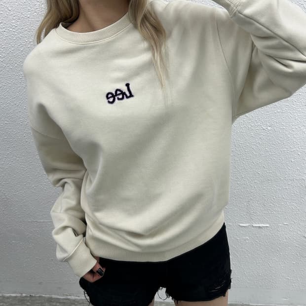 리 연보라자수 센터로고 아이보리 맨투맨