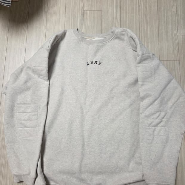 [105~110] 캐피탈 아미 맨투맨 팝니다.