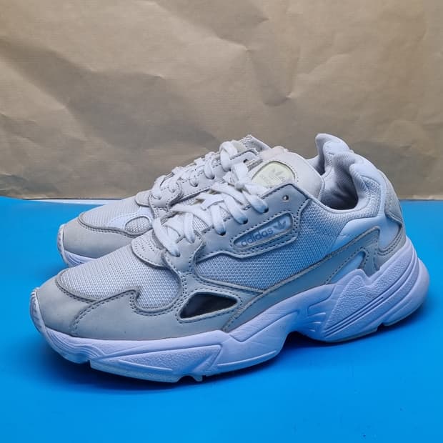 아디다스 팔콘 여성운동화235 