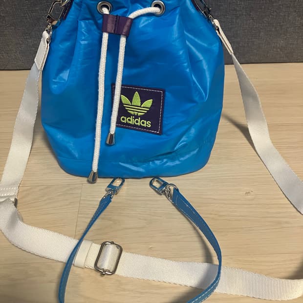 아디다스 업사이클링 토트및 크로스백