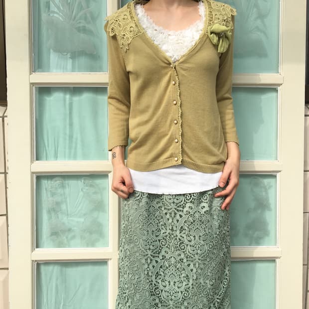 Corsage point cardigan