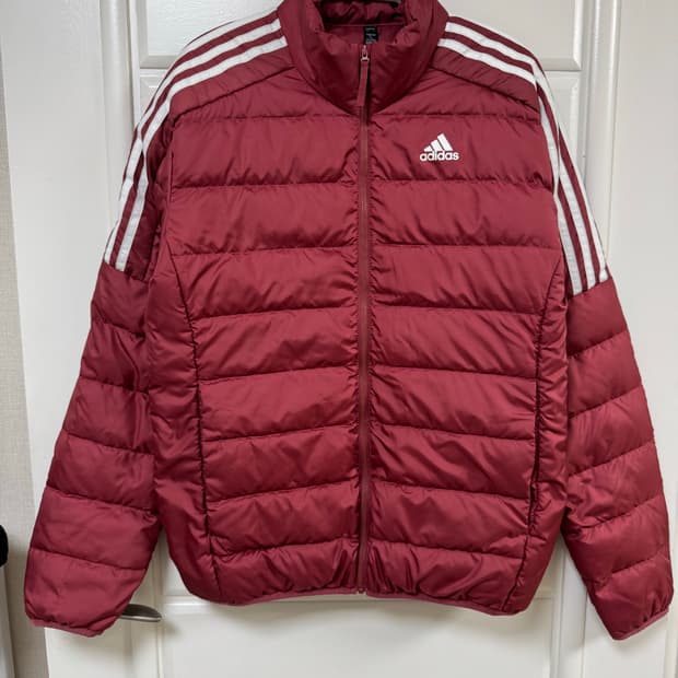 아디다스 마룬 다운 패딩 버건디