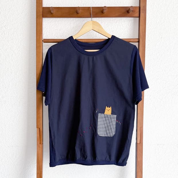 포켓 속 작은 고양이 티