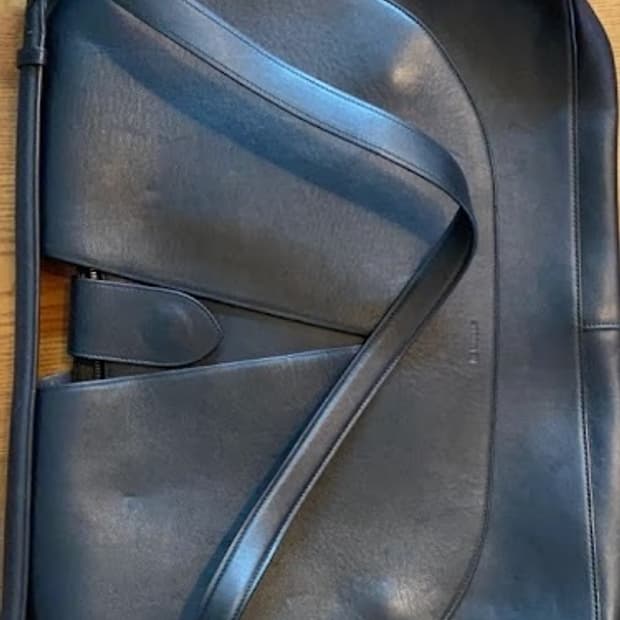 직거래] 질 샌더 아카이브 구조적 레더 숄더백 (민트급)