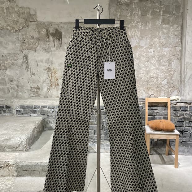 아바바브 av 시그니쳐 플레어 맘 팬츠