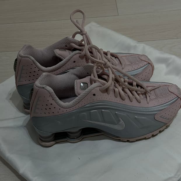 ‼️이사 처분 (새상품) 나이키 샥스 R4 우먼스 베일리 로즈핑크실버