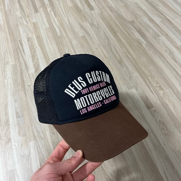 데우스 엑스 마키나 매쉬 캡