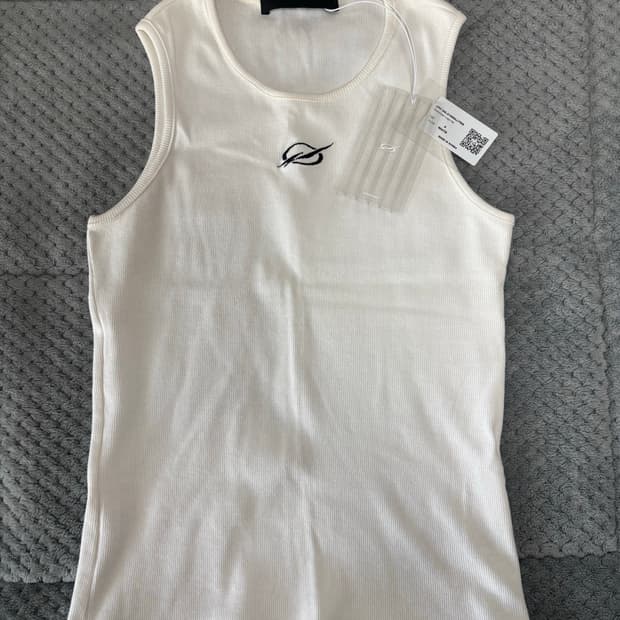 51percent [Sleeveless Logo top - White]