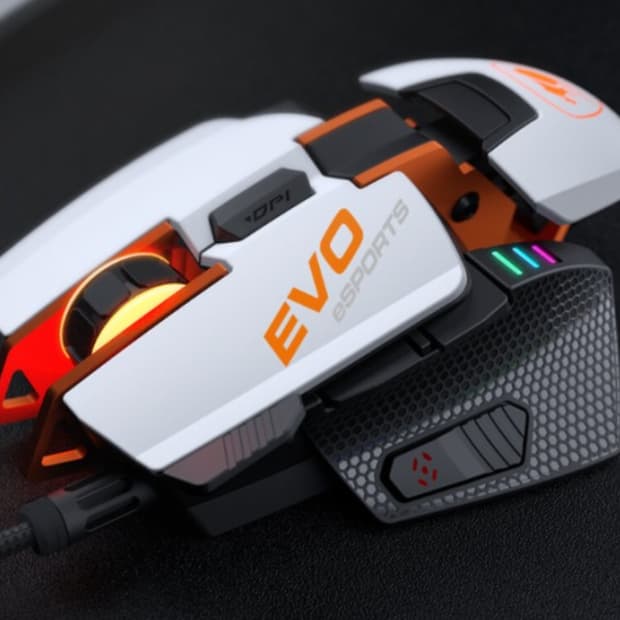 # 쿠거 700M Evo 게이밍 유선 마우스 화이트  급처