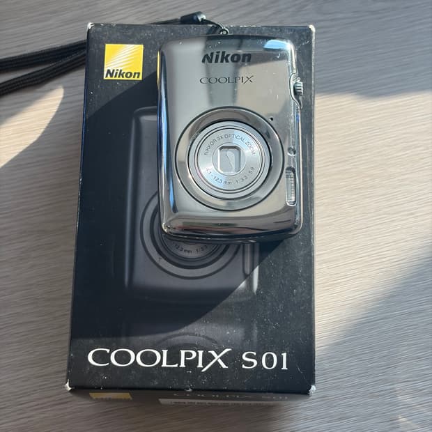 니콘 쿨픽스 s01