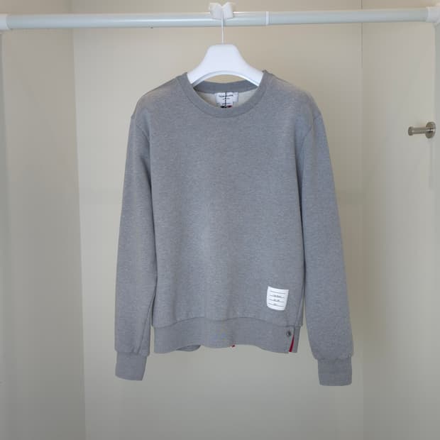 [정품] 톰브라운 백삼선 맨투맨 / MJT085A