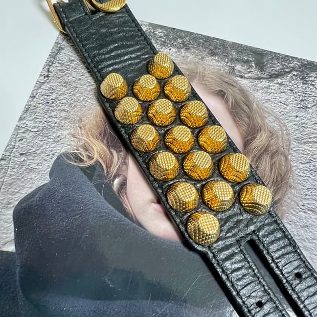 발렌시아가 자이언트 브레이슬릿 골드/블랙