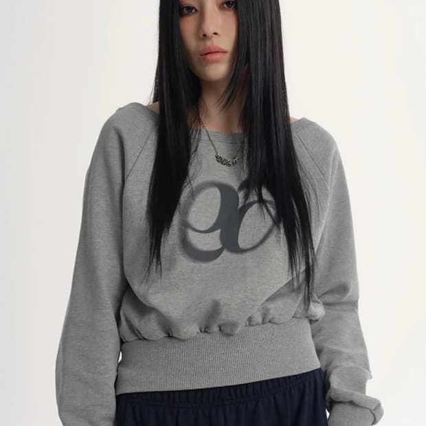 애즈온 맨디 원숄더 맨투맨 그레이