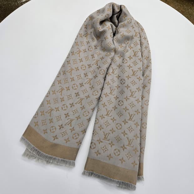 루이비통 LV 모노그램 샤인 자이언트 숄 머플러
