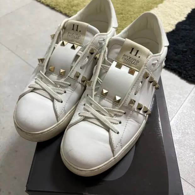 발렌티노 락스터드 스니커즈((36)