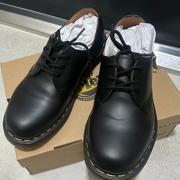 닥터마틴 3홀 블랙스무스
