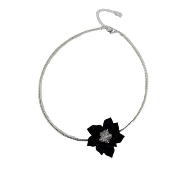 Black flower choker